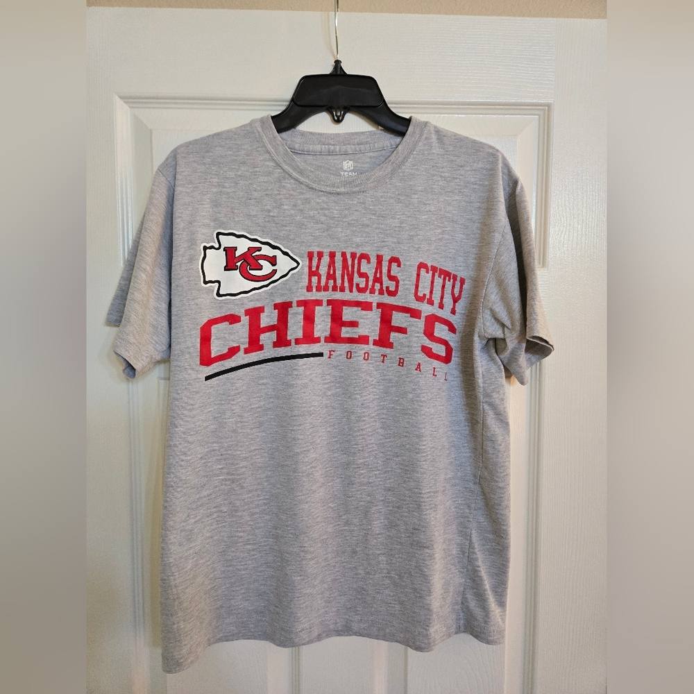Gray and Red Kansas City Chiefs Logo Short Sleeve T Shirt Tee